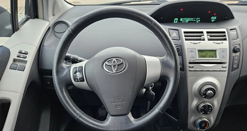 Toyota Yaris cena 14900 przebieg: 199999, rok produkcji 2006 z Stryków małe 667